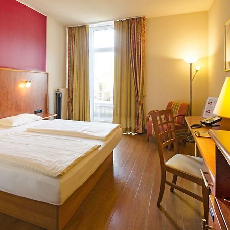 1, 2, Sleep Boardinghouse Unterschleissheim Zentrum エクステリア 写真