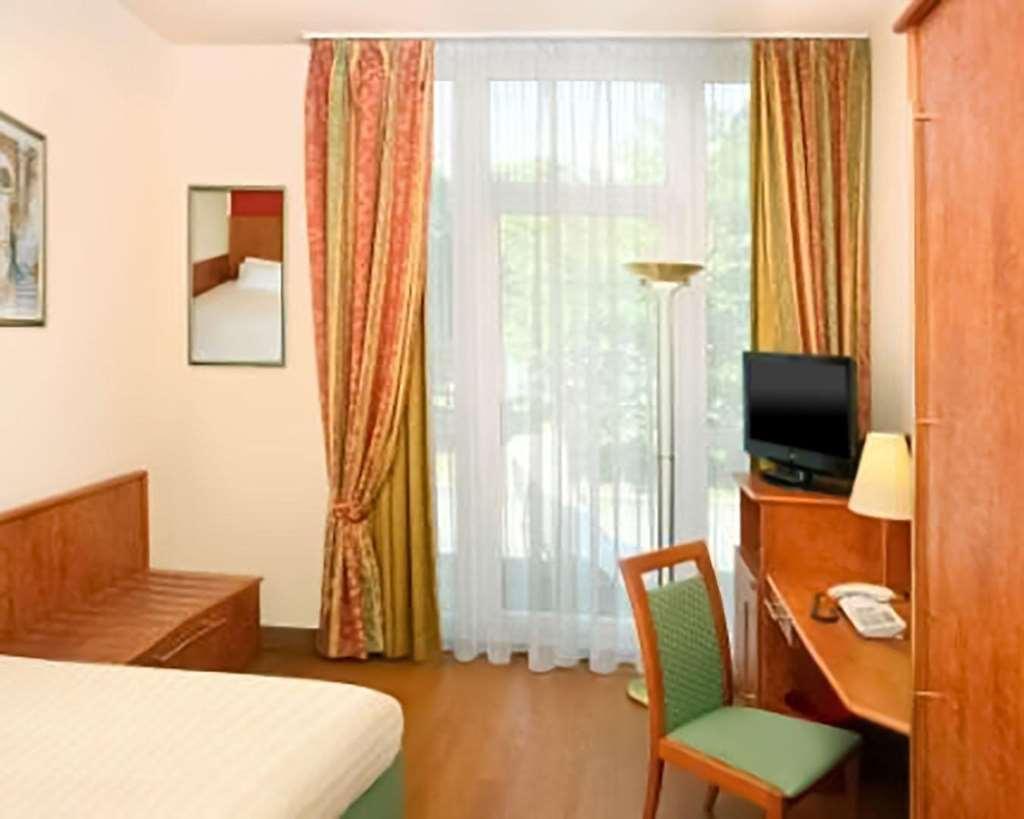 1, 2, Sleep Boardinghouse Unterschleissheim Zentrum 部屋 写真