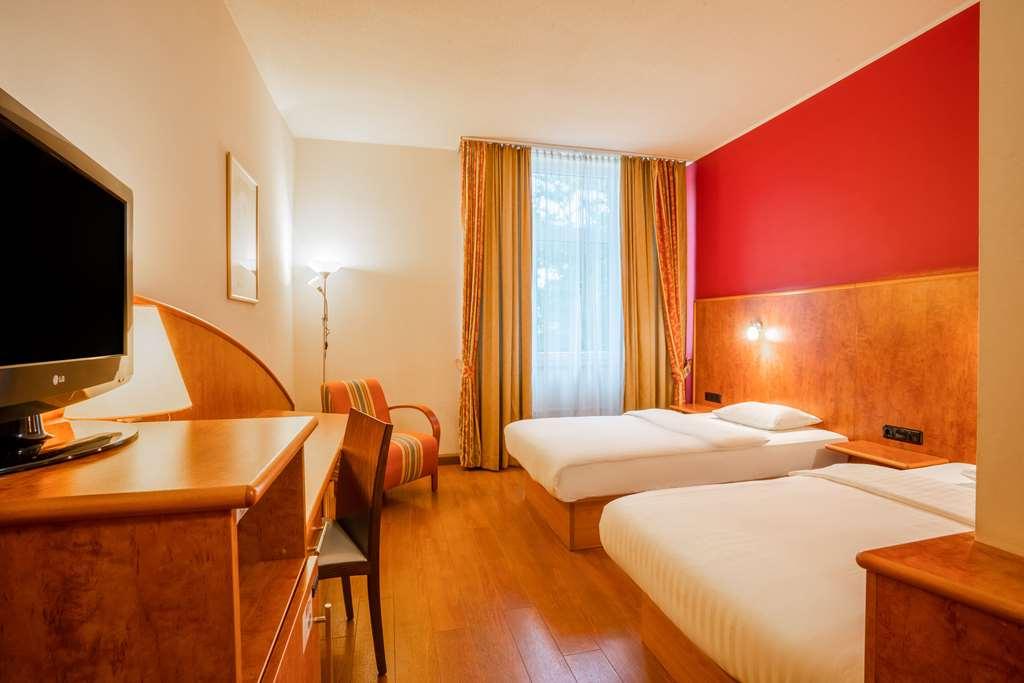 1, 2, Sleep Boardinghouse Unterschleissheim Zentrum 部屋 写真