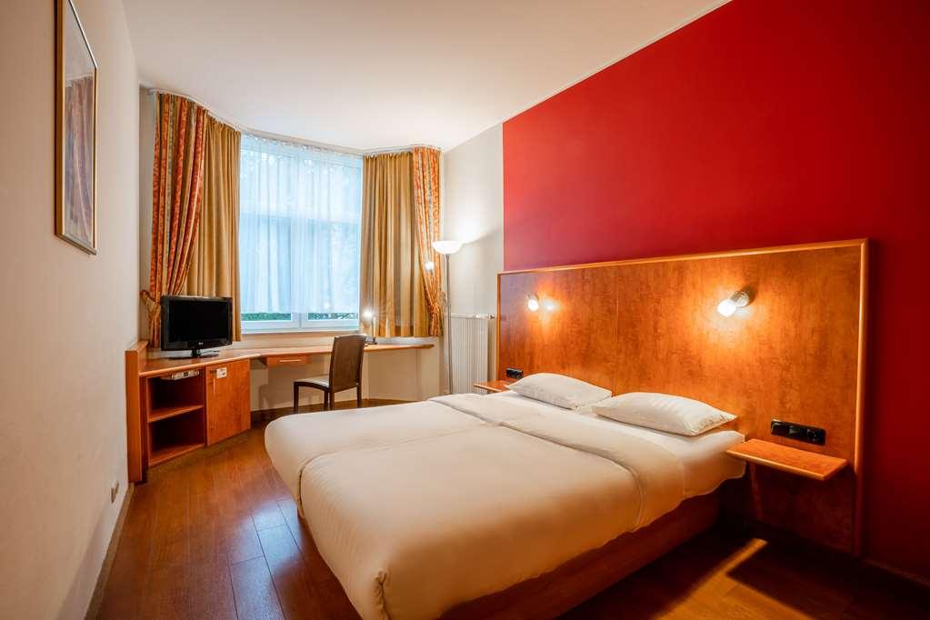 1, 2, Sleep Boardinghouse Unterschleissheim Zentrum 部屋 写真