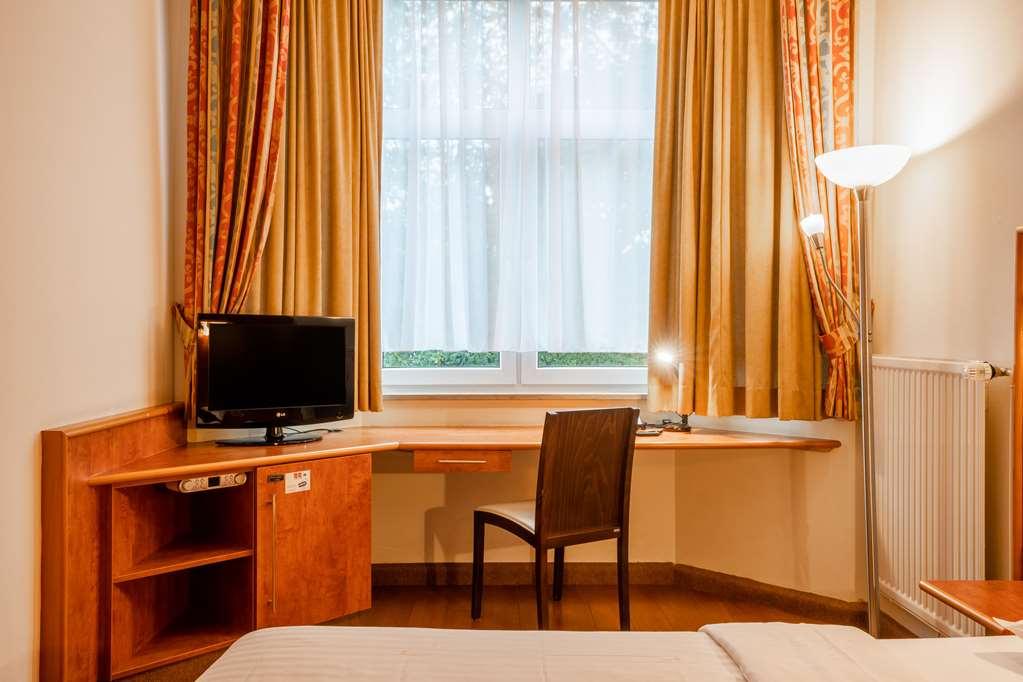 1, 2, Sleep Boardinghouse Unterschleissheim Zentrum 部屋 写真