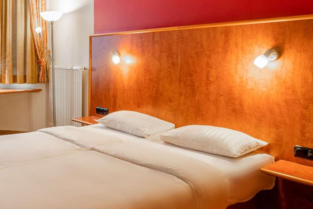 1, 2, Sleep Boardinghouse Unterschleissheim Zentrum 部屋 写真