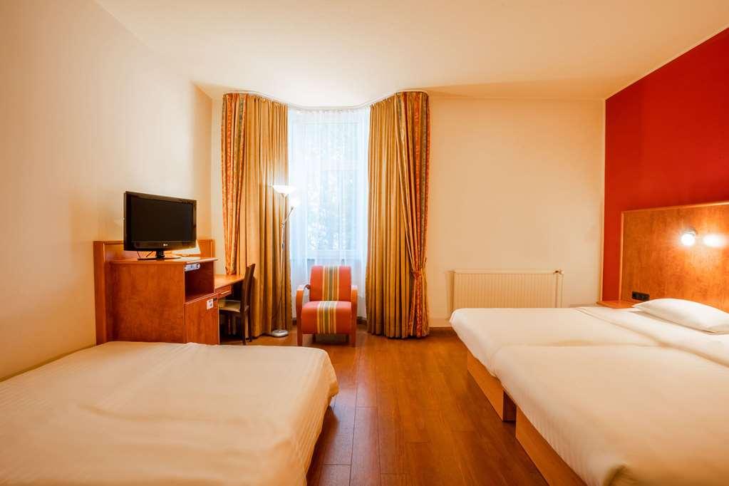 1, 2, Sleep Boardinghouse Unterschleissheim Zentrum 部屋 写真