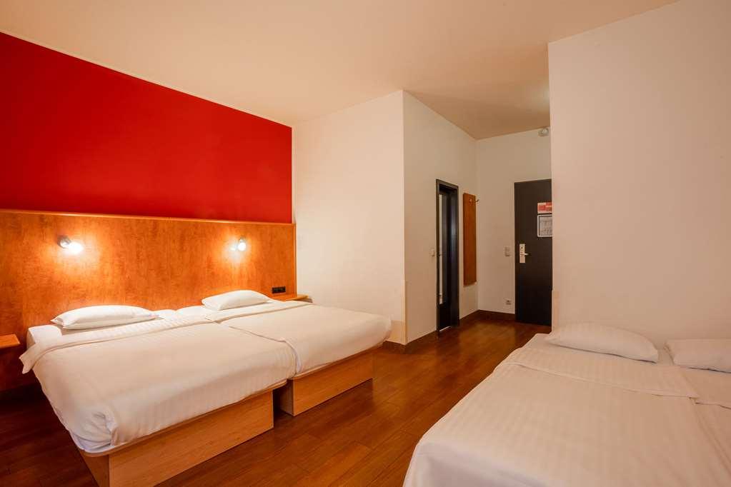 1, 2, Sleep Boardinghouse Unterschleissheim Zentrum 部屋 写真
