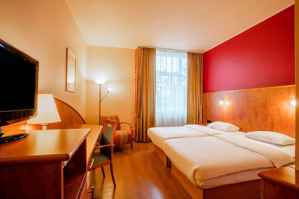 1, 2, Sleep Boardinghouse Unterschleissheim Zentrum 部屋 写真