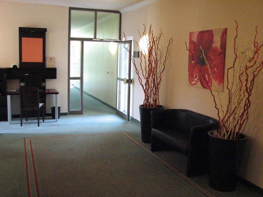 1, 2, Sleep Boardinghouse Unterschleissheim Zentrum エクステリア 写真