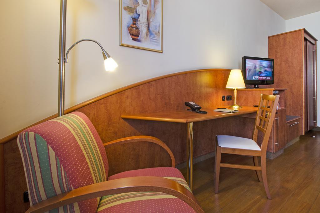 1, 2, Sleep Boardinghouse Unterschleissheim Zentrum エクステリア 写真