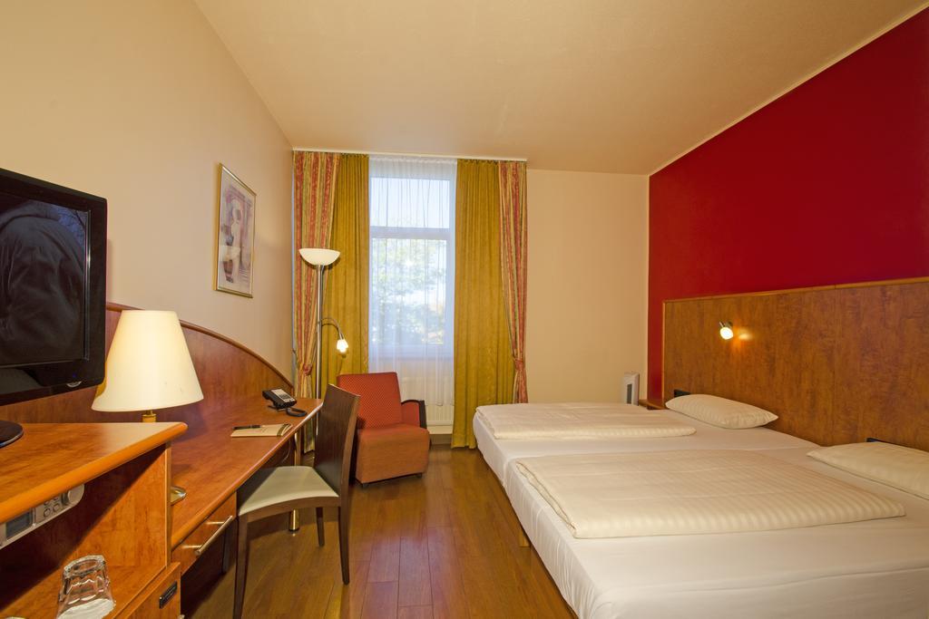 1, 2, Sleep Boardinghouse Unterschleissheim Zentrum エクステリア 写真