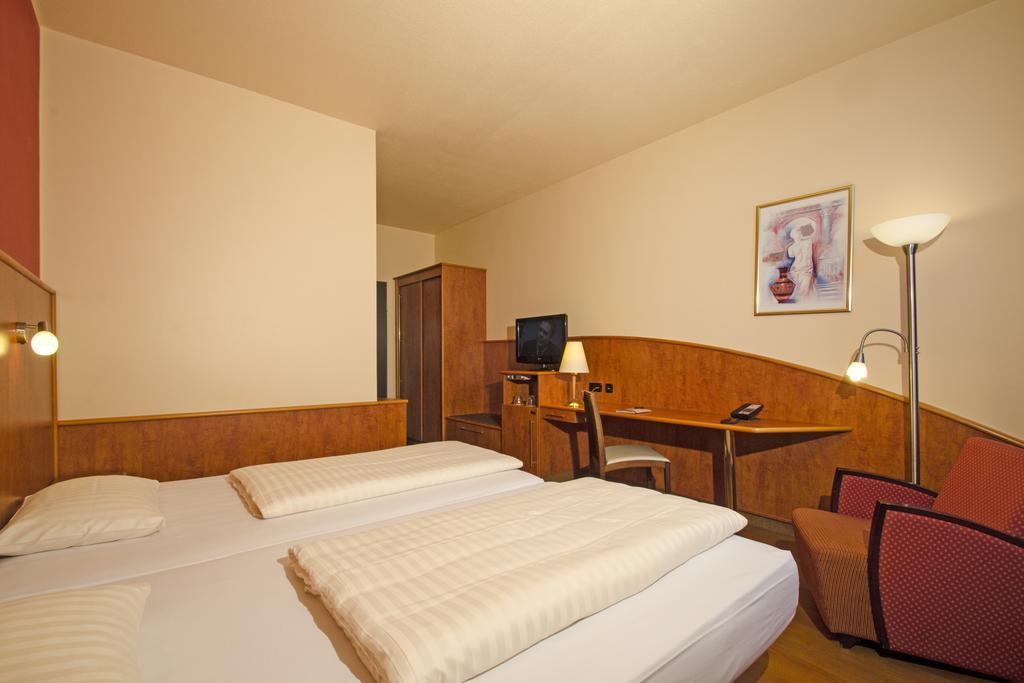 1, 2, Sleep Boardinghouse Unterschleissheim Zentrum エクステリア 写真